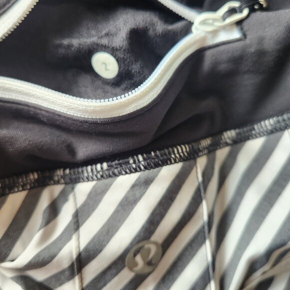 [EUC] LULULEMON Pace Setter Skirt (Size 2, Tall) - Picture 5 of 7